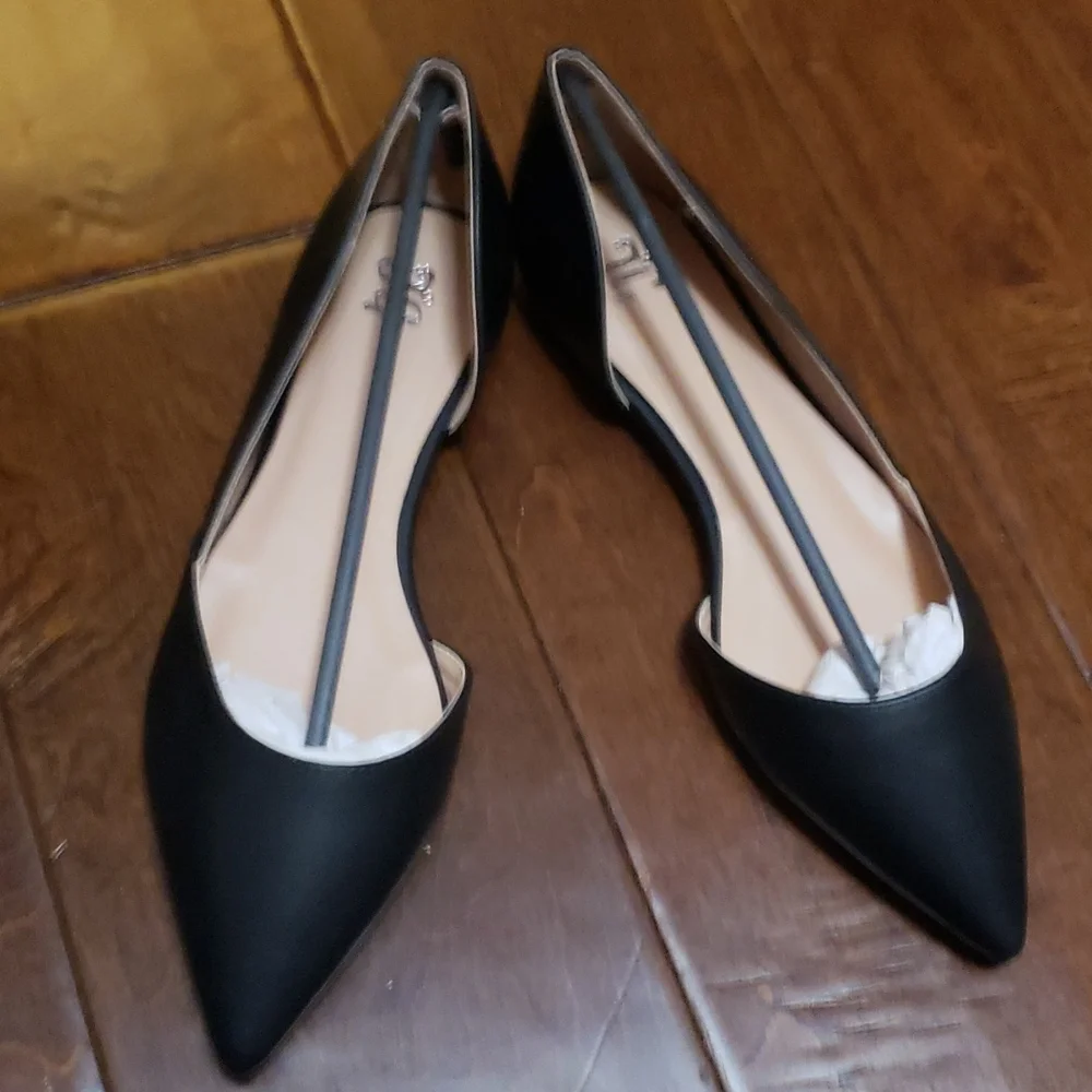 Journee Collection Sz 10 Cortini Black Pointed Toe Flat Open side NWT